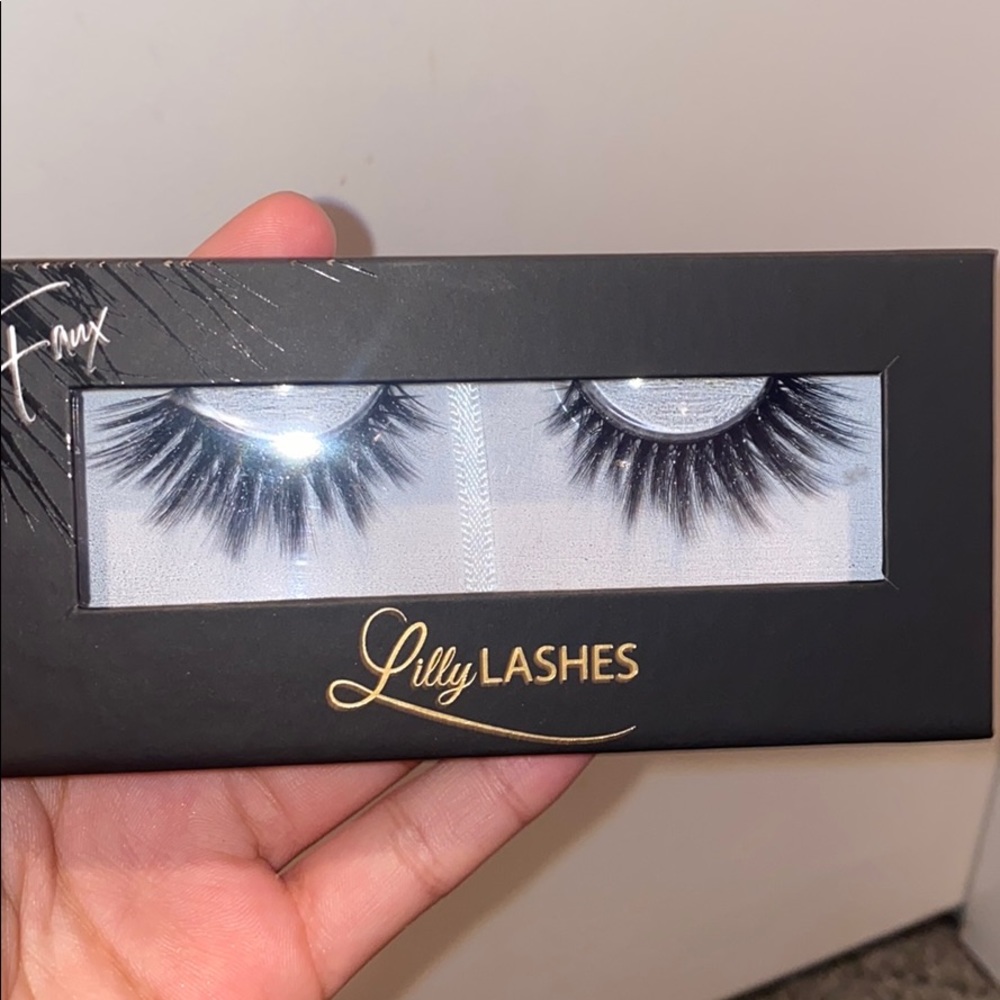 NWT Lily Lashes in the style Miami Flare